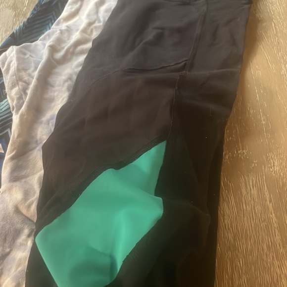 2 pairs of capris one pair leggings - Picture 3 of 3